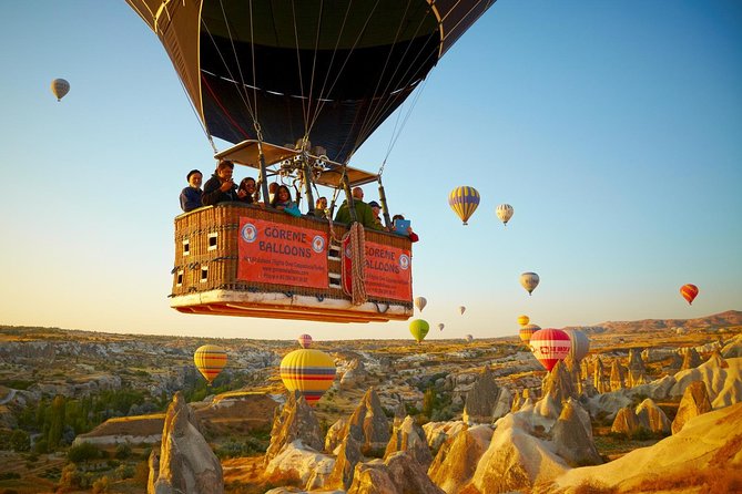 How to book a trip to Turkey online with a balloon flight over Capadoccia?