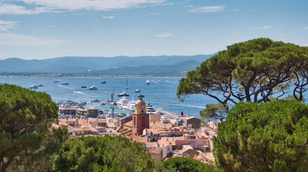 Saint-Tropez - Where beach clubs & fine dining meet provençal charm